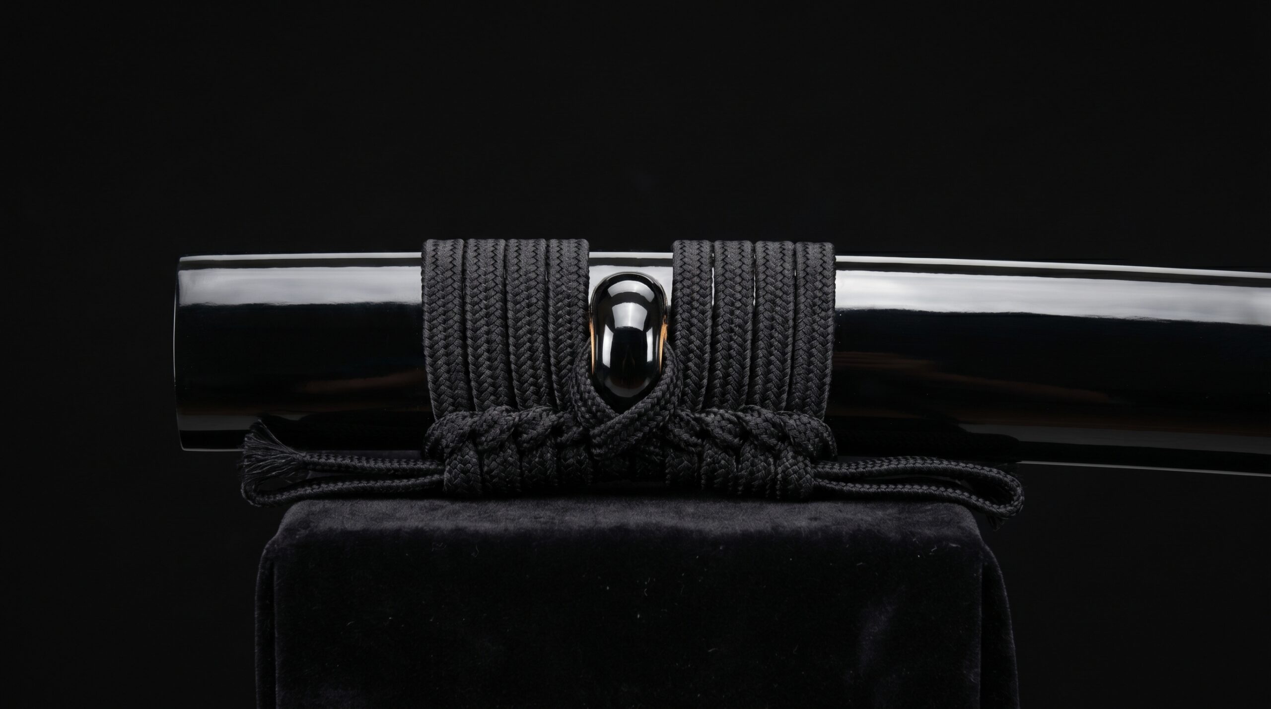 Kurikata knob with sageo cord wrapped through it